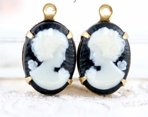 Vintage Black Cameo Charm