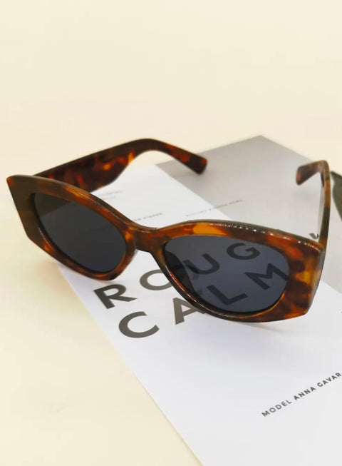 Oversized Tortoiseshell Cat Sunglasses
