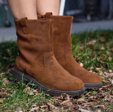 Minnetonka Women's Joli Suede Slip On Low Block Heel Boots