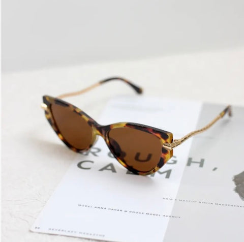 Retro Cat-Eye Sunglasses with Gold Accents