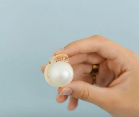 Chunky Pearl Small Hair Claw Clip