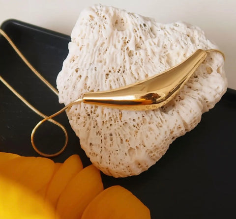 Cendre Gold Curve Sweater Necklace