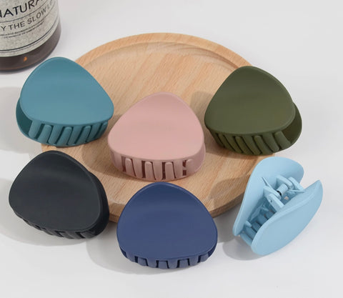 Small Irregular Circle Matte Claw Clip