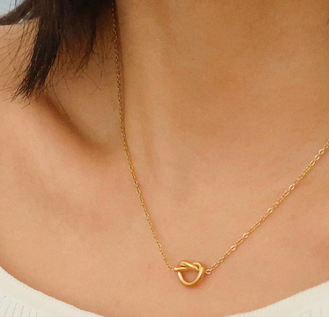 Pretzel knot 18K Gold Heart Necklace