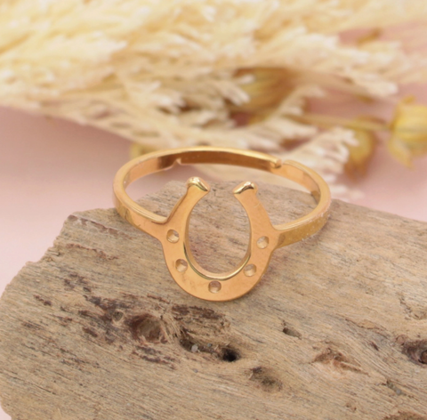 Cowgirl Classic Gold Horseshoe Ring
