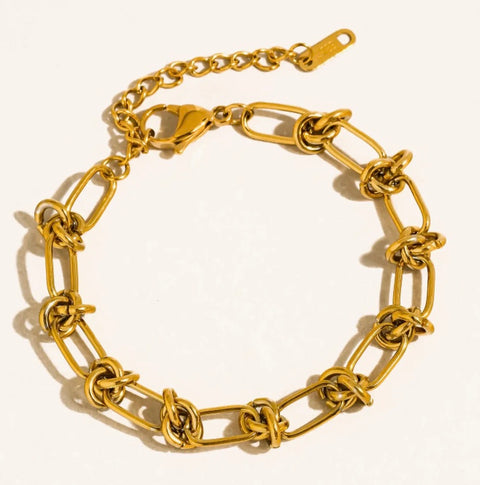 Nivra Gold Knot Chain Bracelet