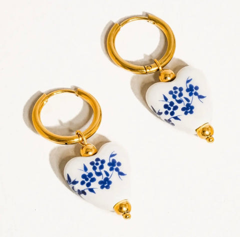 Yun 18K Gold Non-Tarnish Ceramic Floral Heart Earring