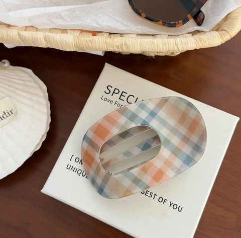 Oval Cutout Hair Clip