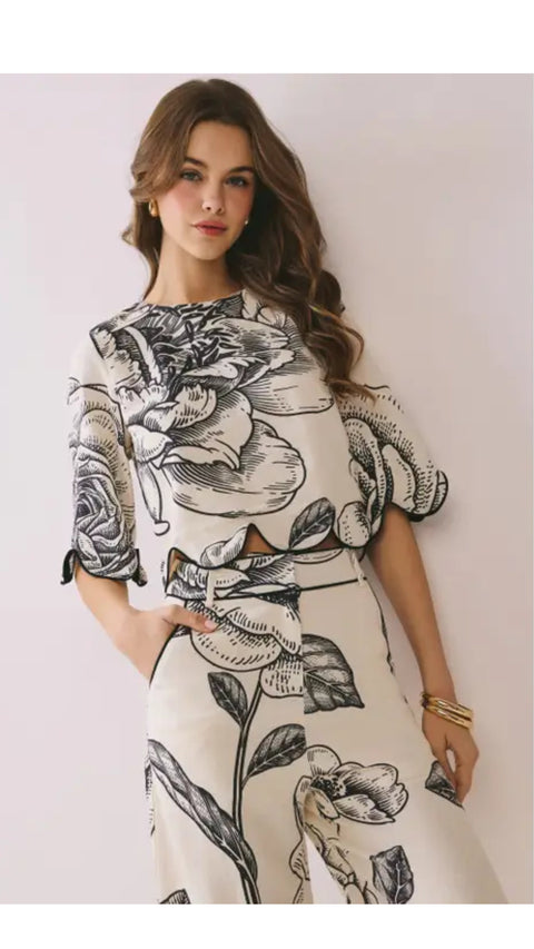 Floral Print Scalloped Hemline Top