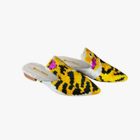 Pointed toe Tiger slip ons